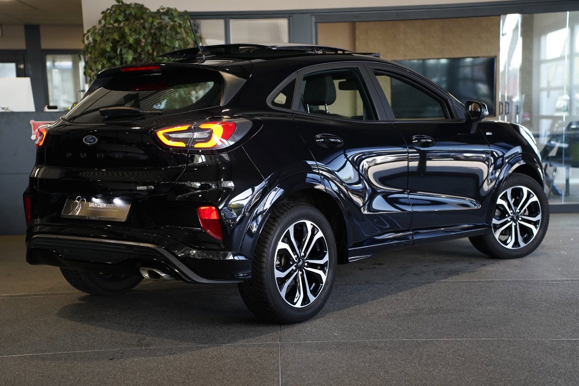 Ford Puma 1.0 EcoBoost Hybrid ST-Line 155PK AUT Pano Led Cam, Auto's, Dealer onderhouden, Stof, Zwart, Zwart