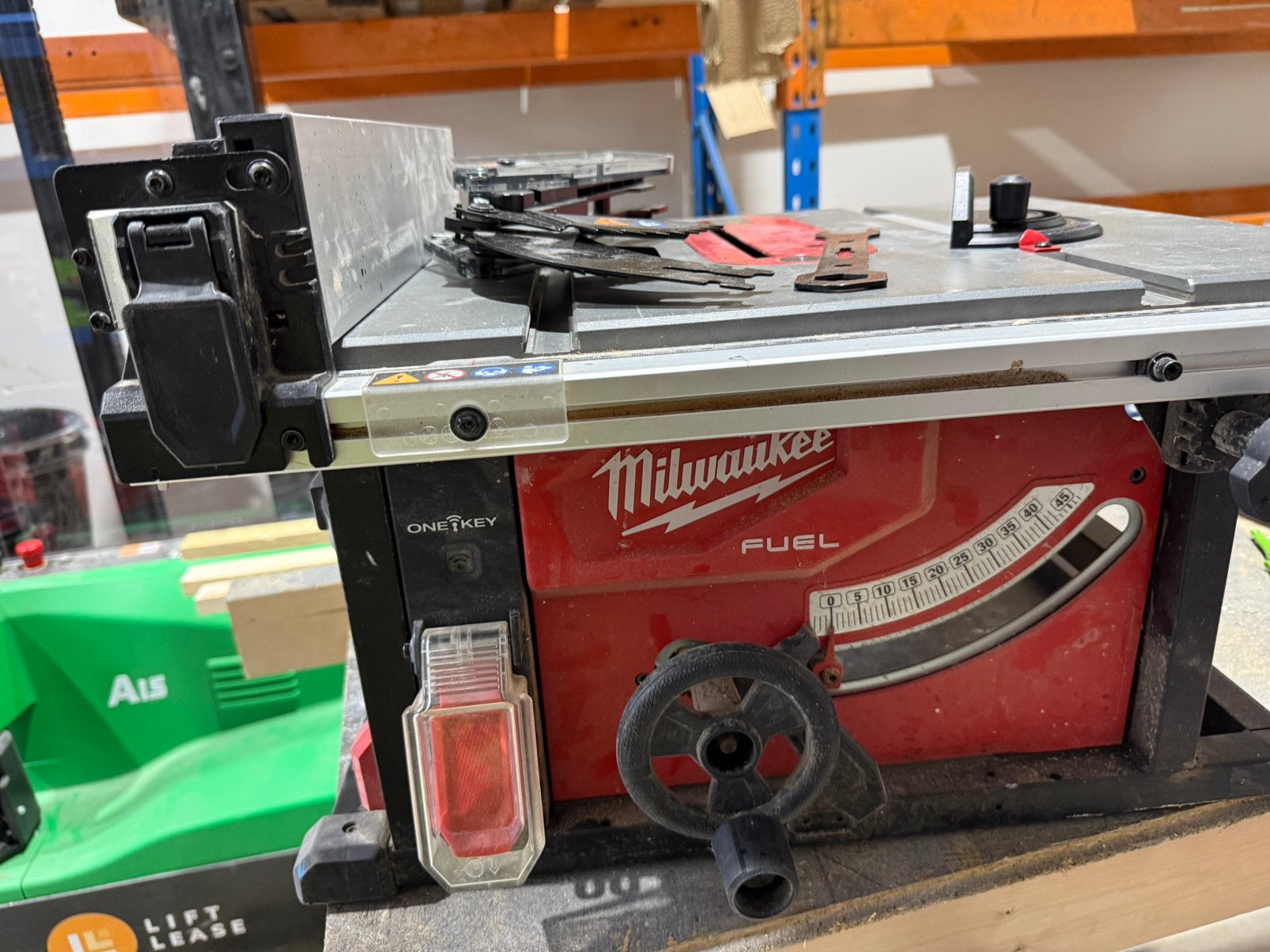 Milwaukee tafelzaag op accu M18 FTS210, Ophalen, Cirkelzaag, 70 mm of meer, 1200 watt of meer