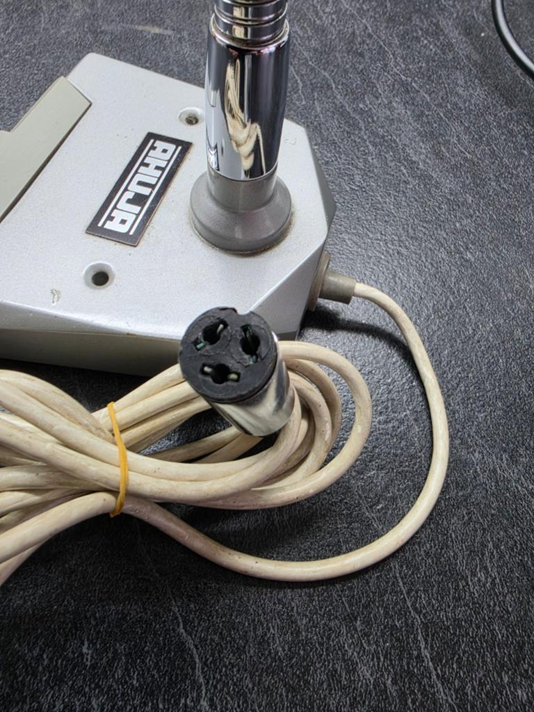 Een microfoon met geloso plug., Muziek en Instrumenten, Ophalen of Verzenden