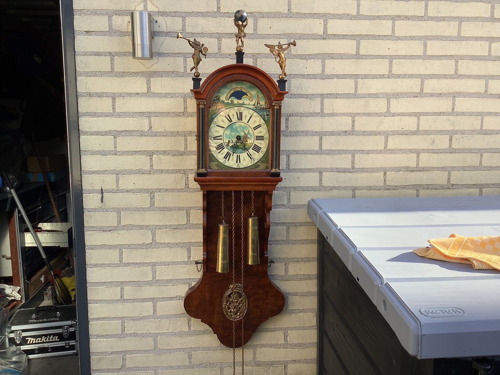 Mooie klok werking onbekend, Ophalen