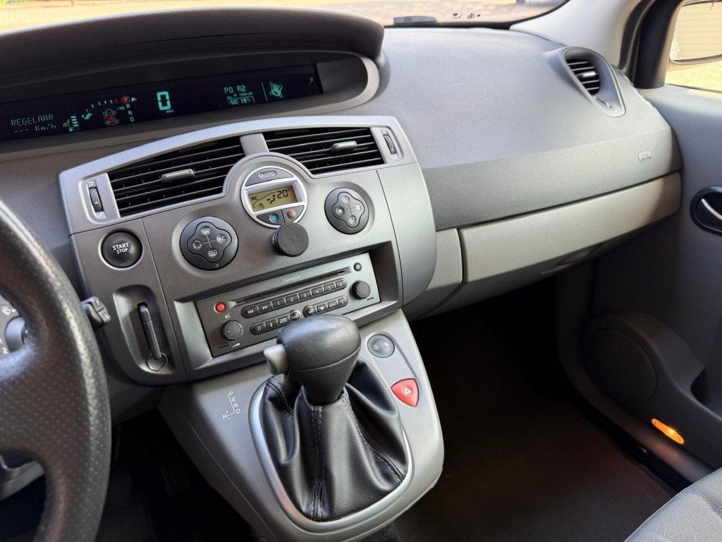 Renault SCENIC 1.6-16V automaat trekhaak APK 8-27 dealer o.h, Auto's, Gebruikt, 4 cilinders, Beige, 1598 cc