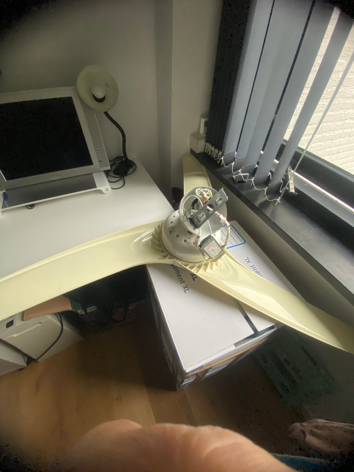 Te plafondventilator met lamp en afstandbediening, Ophalen of Verzenden, Zo goed als nieuw, Zonnebank enkelzijdig, Minder dan 10 lampen
