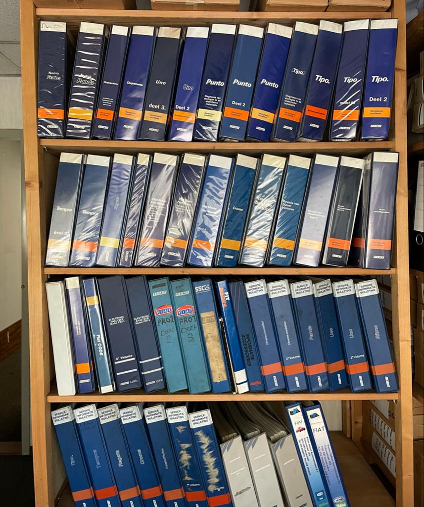 Uitgebreide collectie microfiches en lezer voor auto’s, Ophalen of Verzenden, Gelezen, Algemeen