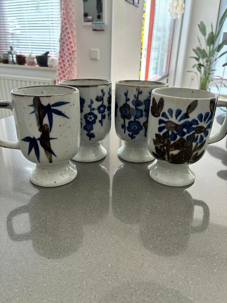 Mokken op voetje, Antiek en Kunst, Ophalen of Verzenden