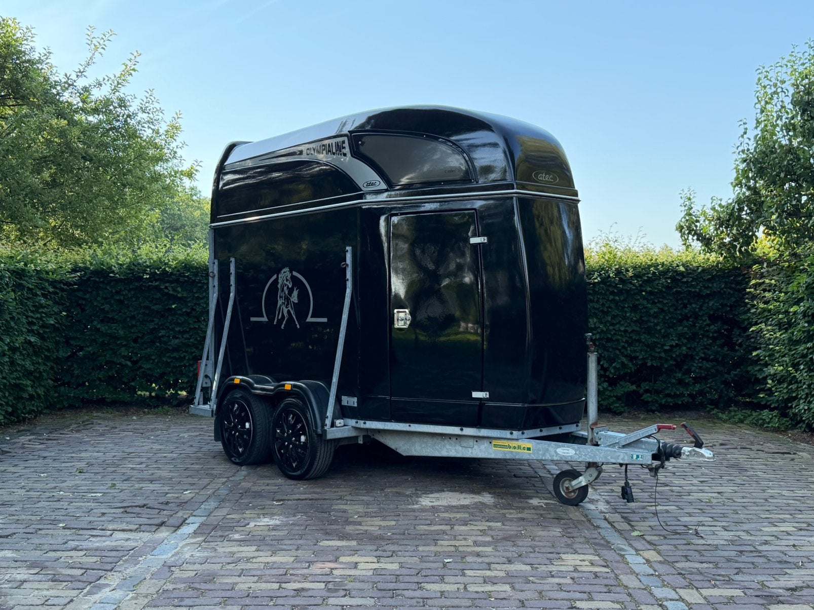 Zeer mooie 1.5 paards atec met aluminium bodem, Ophalen, Aluminium, Zo goed als nieuw, Info@ttpaardentrailers.nl