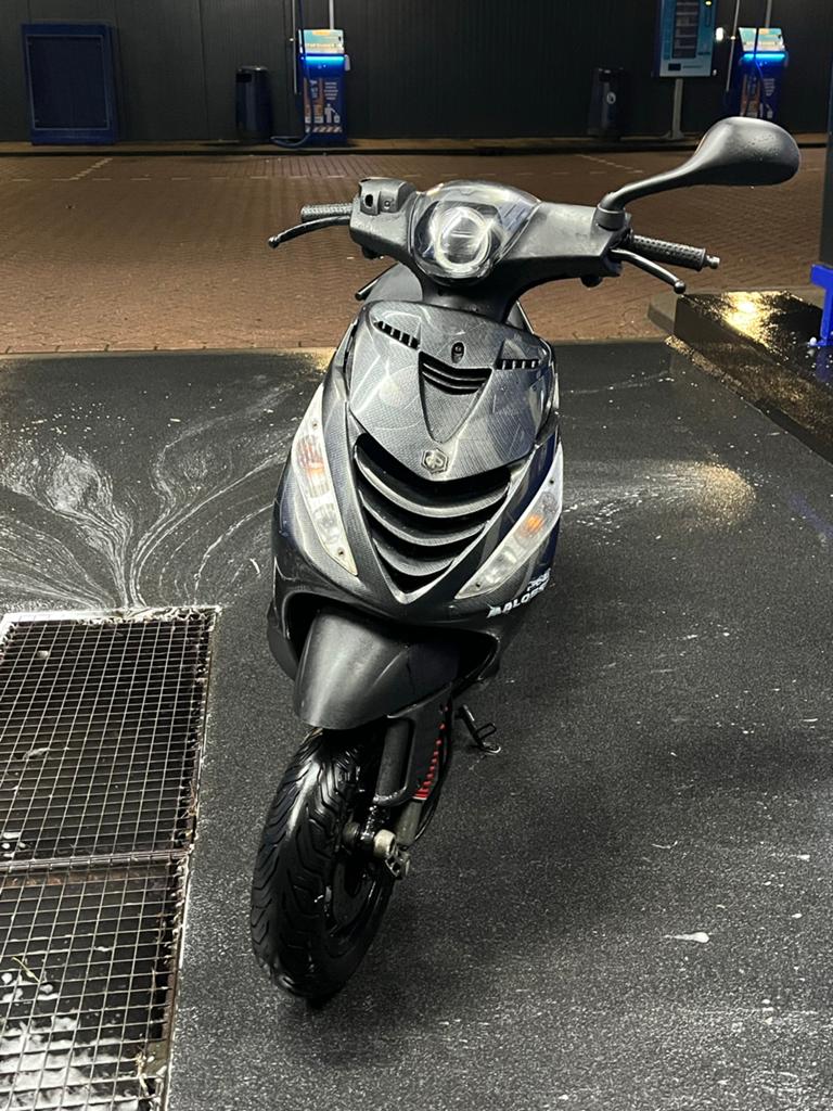 zip 70 malossi sport, Fietsen en Brommers, Scooters | Piaggio, Ophalen, Maximaal 45 km/u, Zo goed als nieuw, Benzine