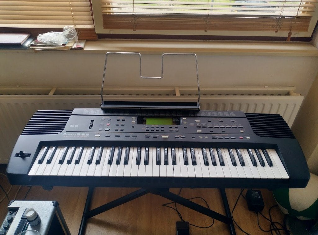 Roland e68 Keyboard, Muziek en Instrumenten, Ophalen, Roland, Aanslaggevoelig, 61 toetsen