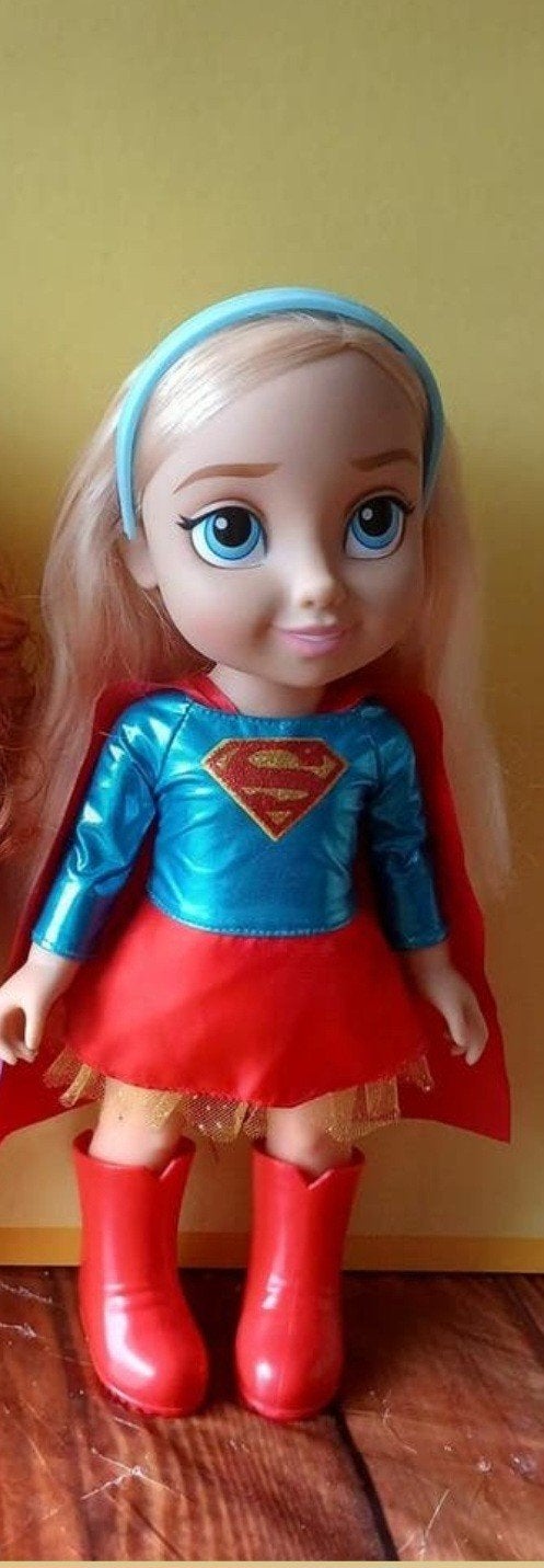 SuperGirl pop, Ophalen of Verzenden, Zo goed als nieuw, Fashion Doll