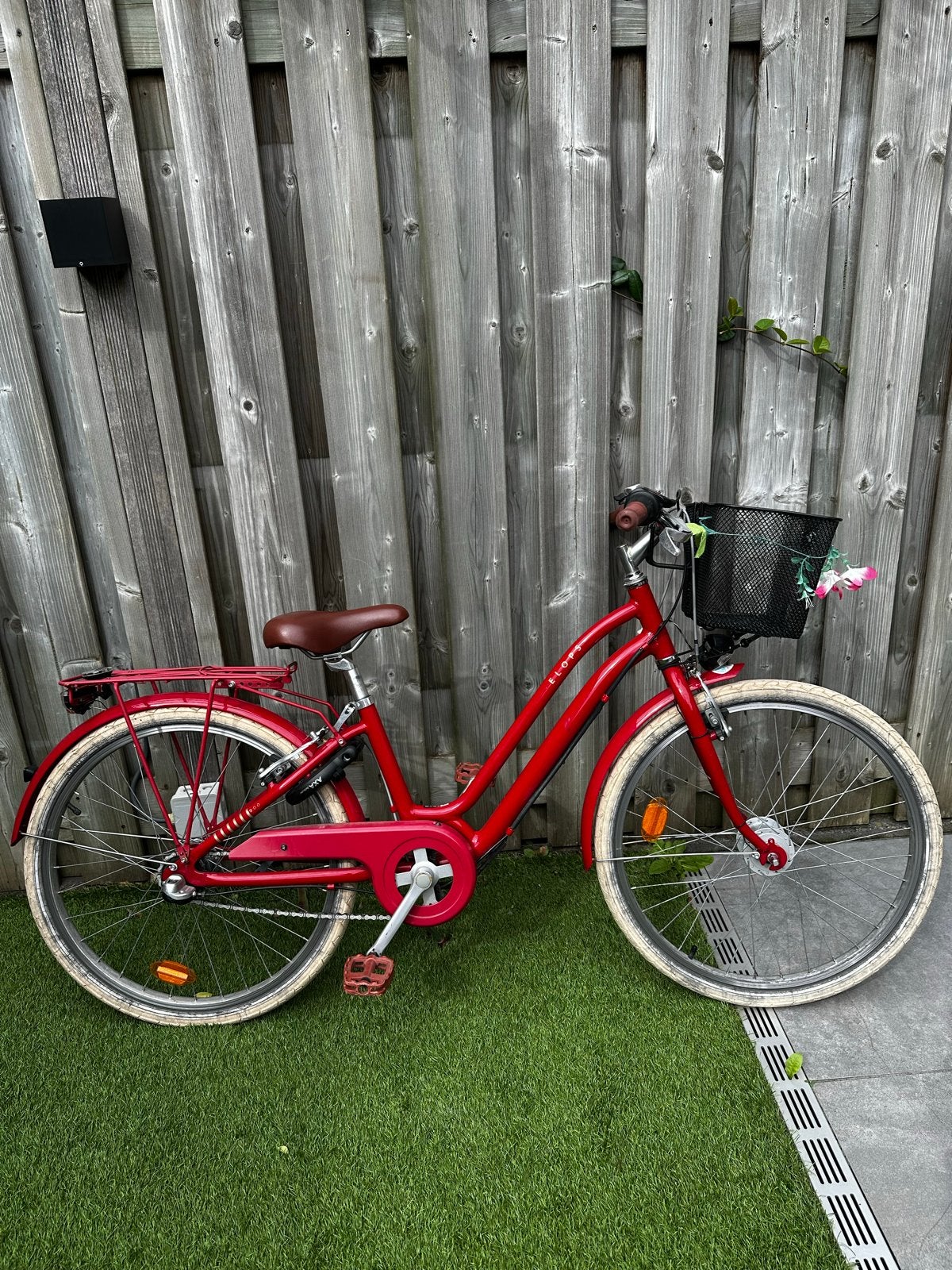 Rode Elops900 meisjesfiets 9-12 jaar (24 inch), Ophalen, Versnellingen, Schijfrem, Gebruikt