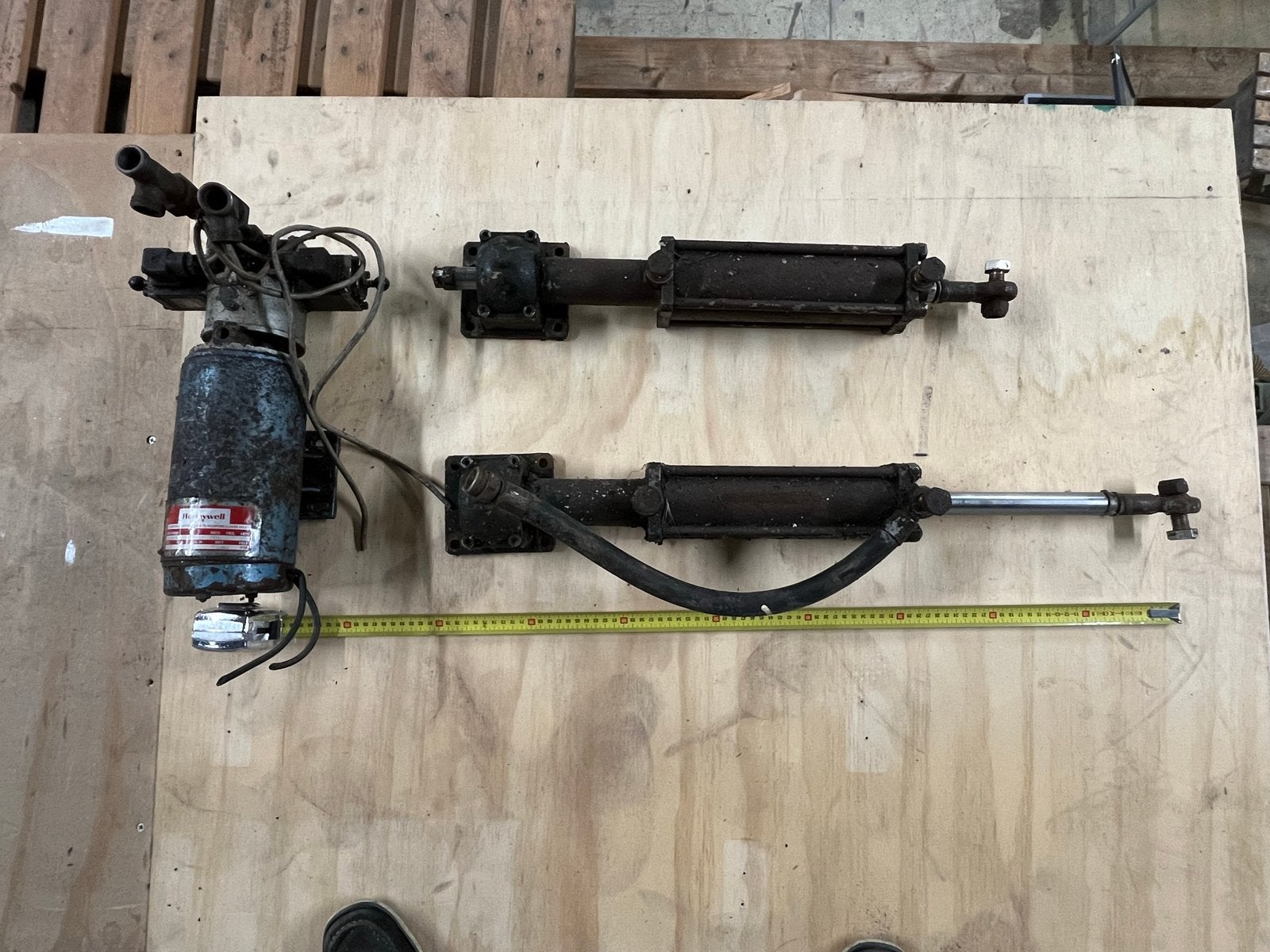 Hydraulische Stuurcilinders en Motor 24VDC, Ophalen, Gebruikt, Motor en Techniek