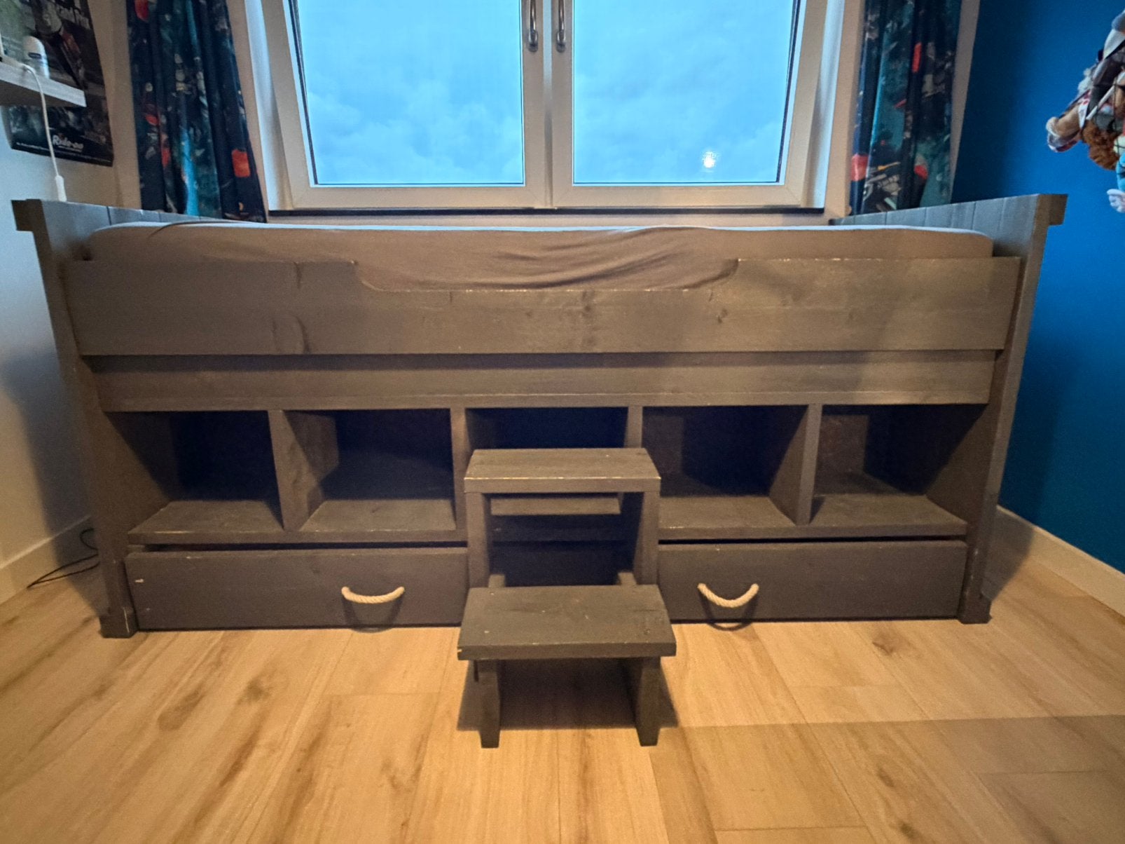 Houten kinderbed halfhoogslaper 90x200 met opbergvakken, Ophalen, Gebruikt, Halfhoogslaper