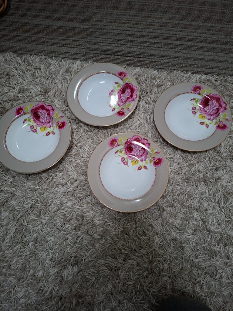 Te koop 4 Pip borden diep, Huis en Inrichting, Keuken | Servies, Ophalen, Nieuw, Bord(en), Overige stijlen