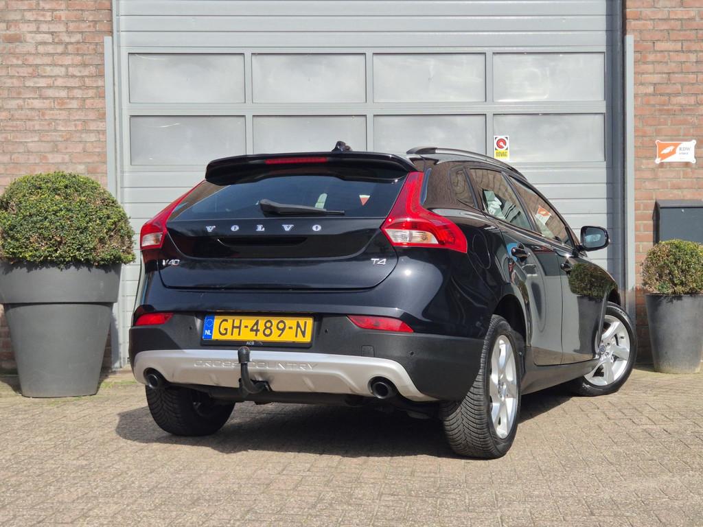 Volvo V40 Cross Country 1.6 T4 180 pk Momentum, NAP, Trekhaa, Voorwielaandrijving, Gebruikt, Zwart, 4 cilinders
