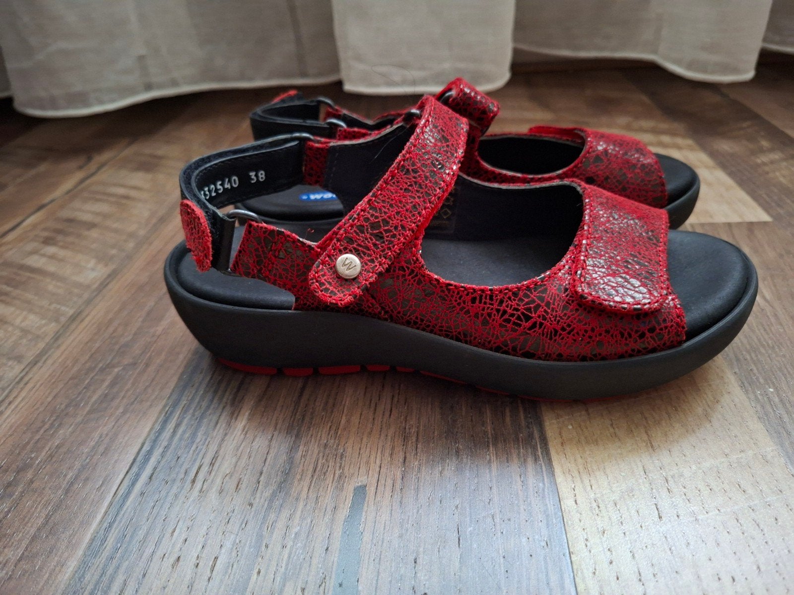 Wolky Maat 38, Kleding | Dames, Schoenen, Instappers, Ophalen of Verzenden, Zo goed als nieuw, Rood