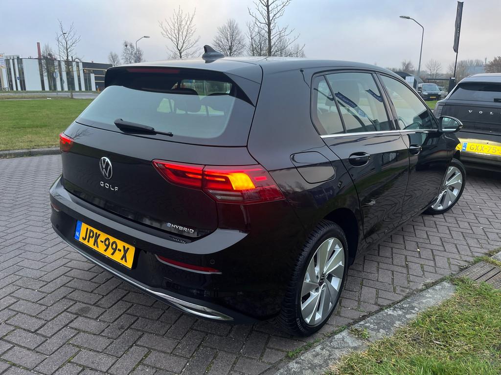 Volkswagen GOLF 8 eHybrid KeyLess|Alcantara|NAP CarPass!, Gebruikt, Euro 6, 150 pk, Zwart