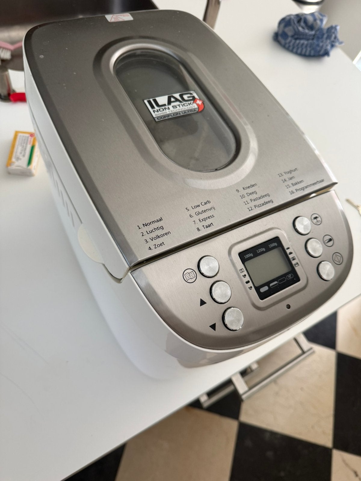 Broodbakmachine Tegen elk aannemelijk bod, Witgoed en Apparatuur, Broodbakmachines, Kijkvenster, Zo goed als nieuw, 1200 tot 1600 gram deeg