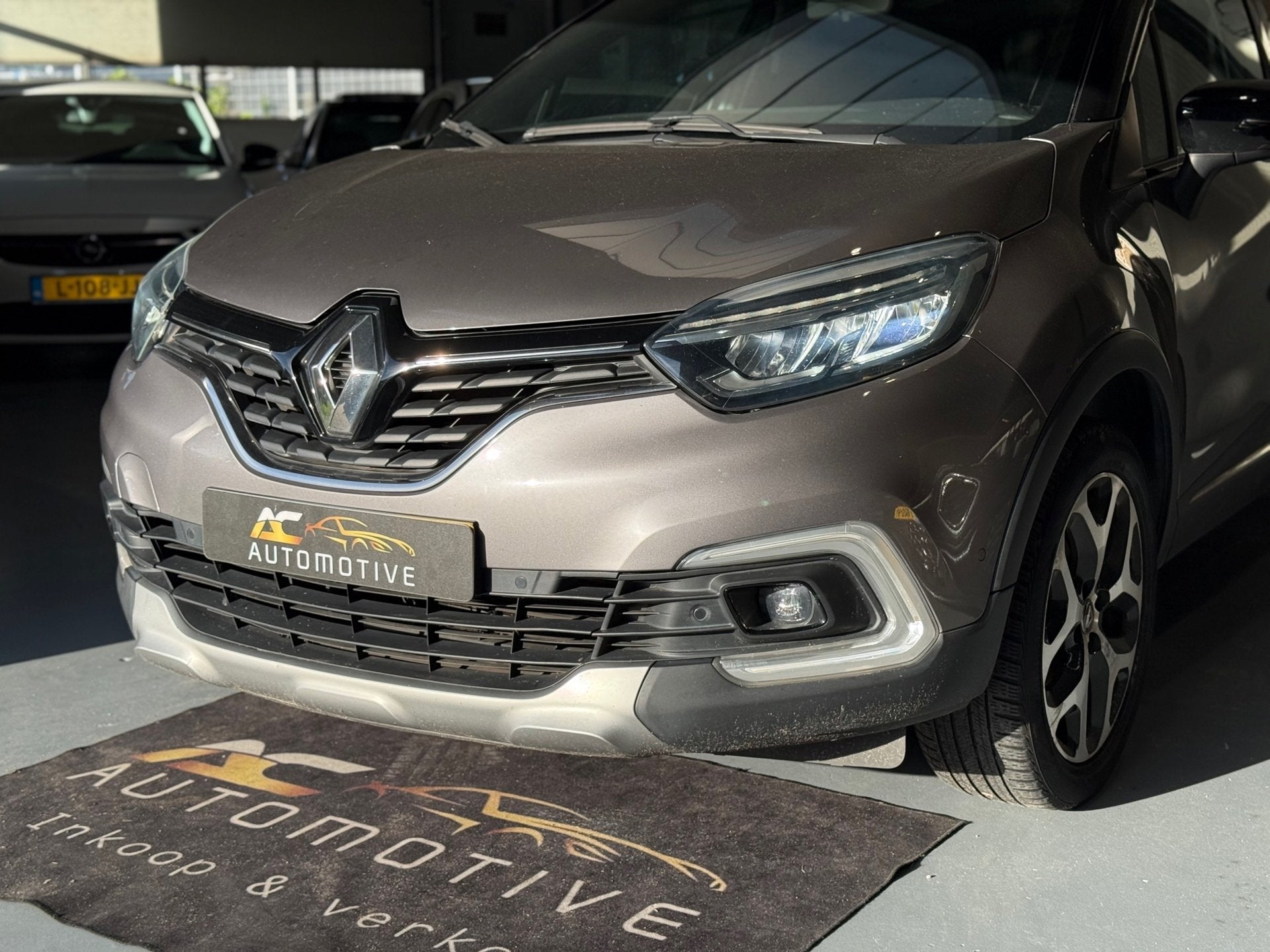 Renault Captur 0.9 TCe Intens R-link Navi/Xenon/Nap, Voorwielaandrijving, 898 cc, Gebruikt, Euro 6