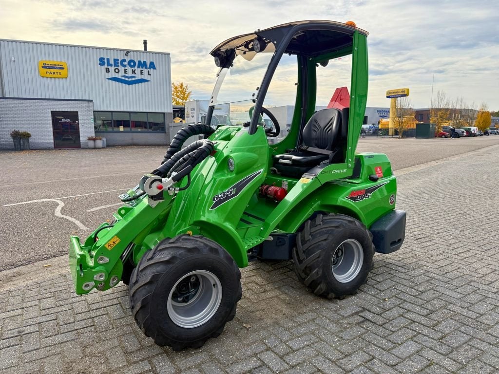 Avant 635i TDS, Wiellader of Shovel