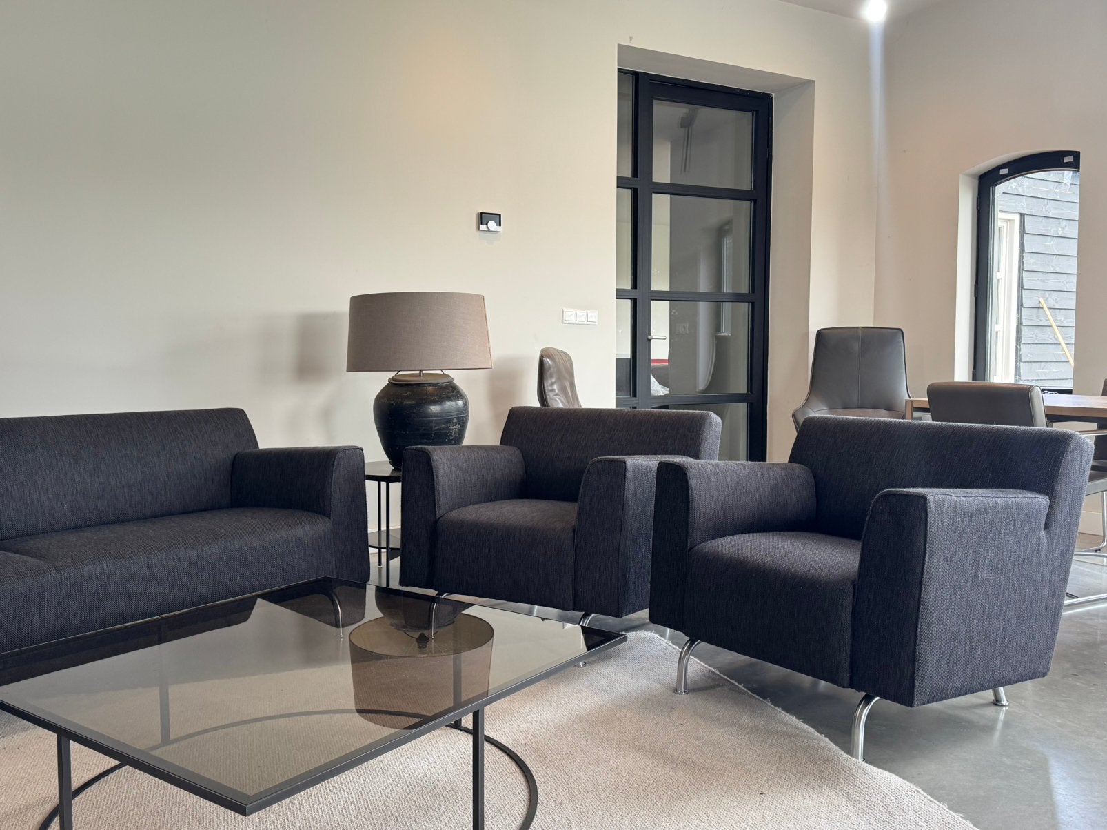 Pode (Leolux) 3-zitsbank + 2 fauteuils antraciet – als nieuw