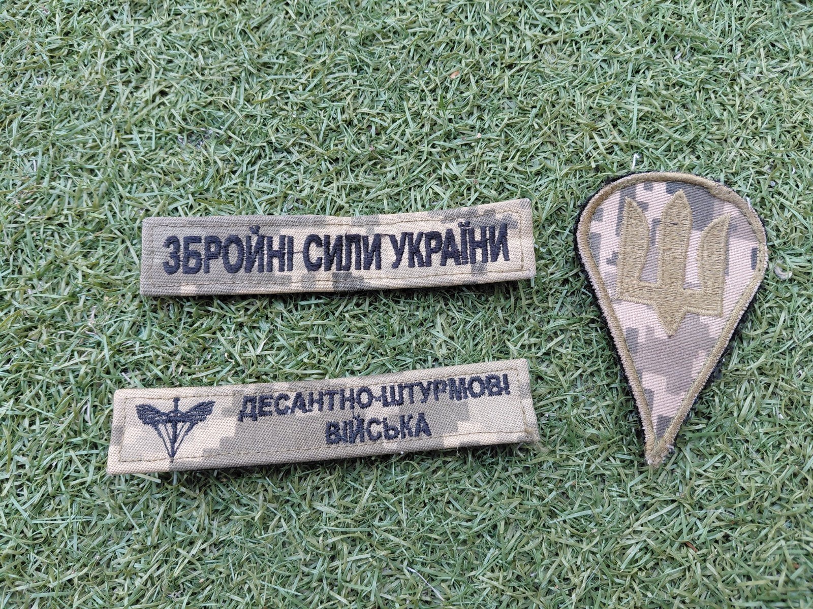 Emblemen Ukraine, Verzamelen, Militaria | Algemeen, Ophalen of Verzenden, Landmacht, Nederland, Kleding of Schoenen