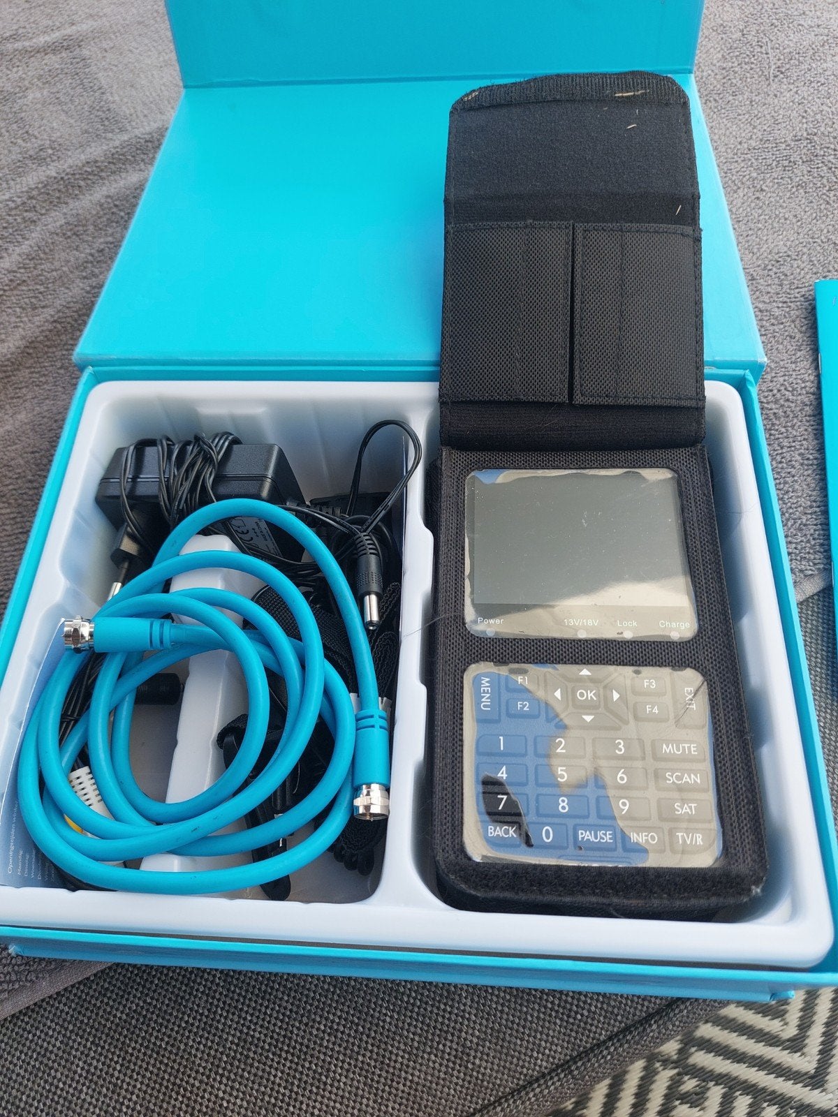 Xsarius Satmeter Pro Satelliet Zoeker - Nieuw in doos, Ophalen of Verzenden, Nieuw, (Schotel)antenne-accessoires, Overige merken