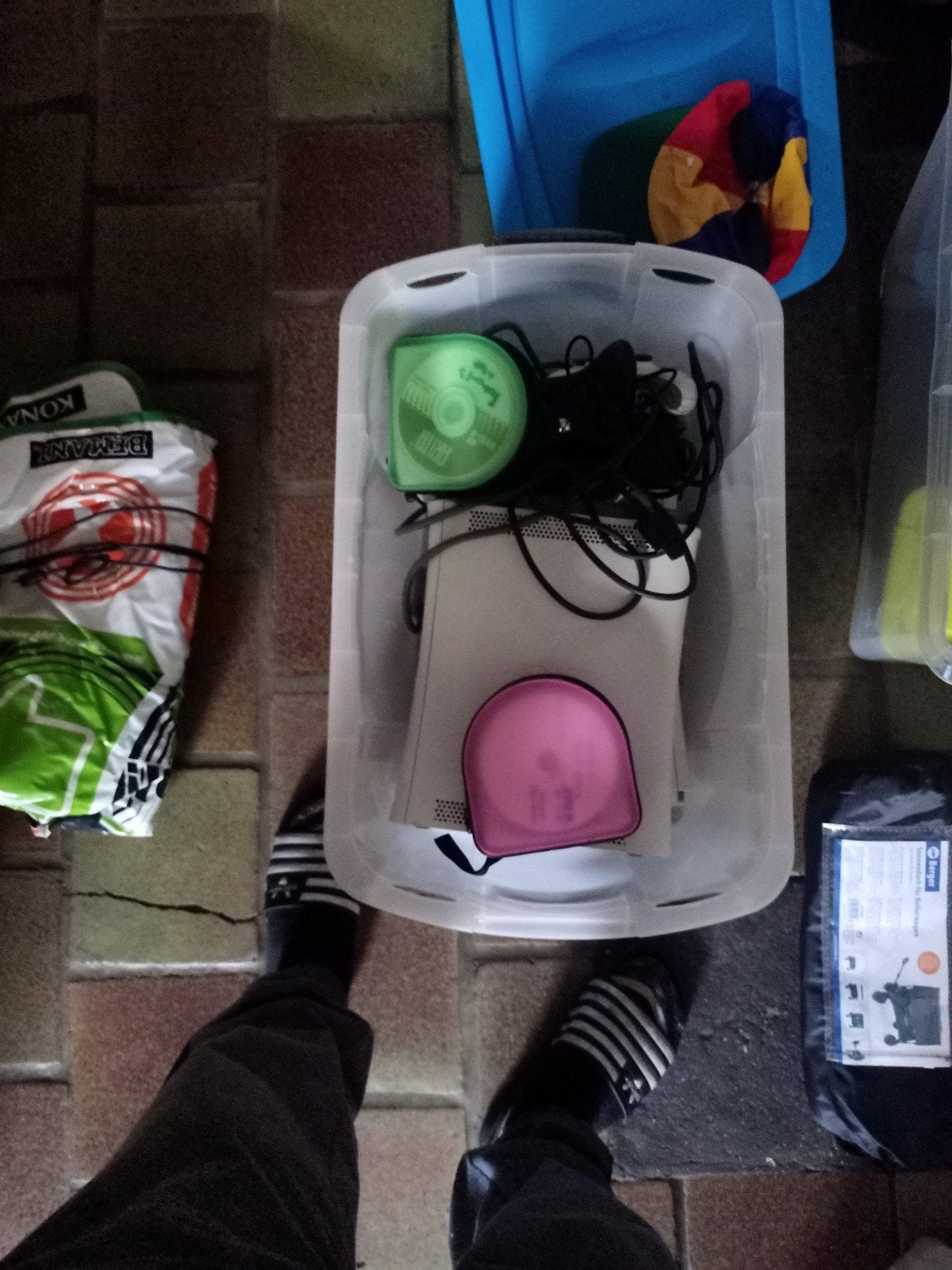x box 360 1zwart en 1 wit 4gb en 1 wit 60;gb +spellen, 1 speler, Ophalen of Verzenden, Gebruikt, Vanaf 3 jaar