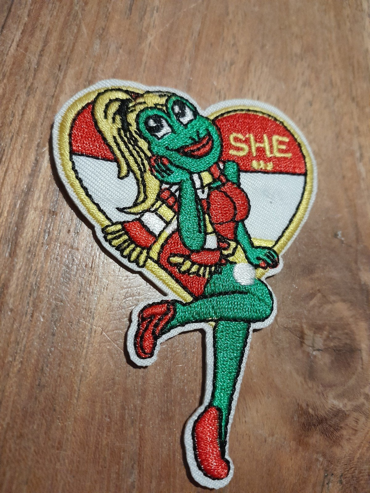 Leuke kikker dame SHE patch/opstrijkembleem, Ophalen of Verzenden, Nieuw, Sticker