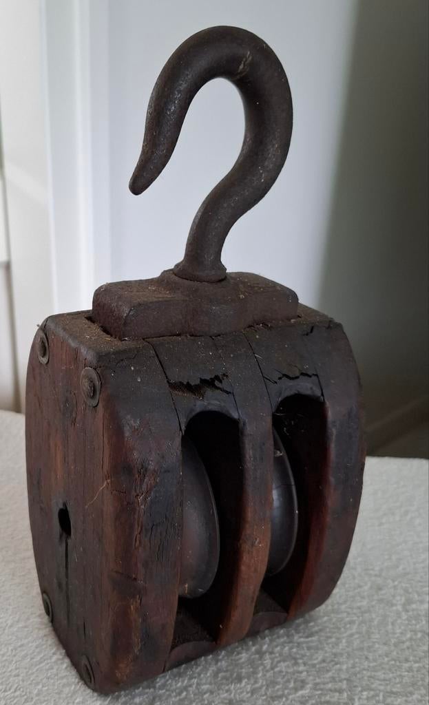 Grote houten katrol, Ophalen