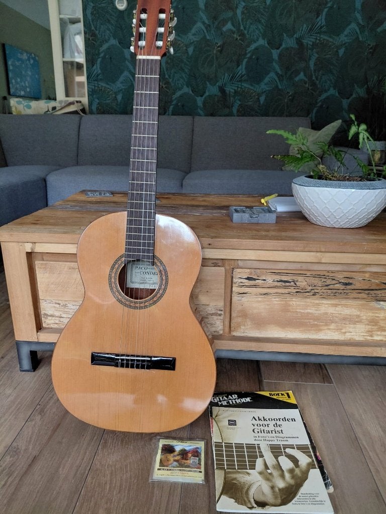 Mooie Spaanse gitaar izgst. met (akkoorden) boeken, Ophalen, Gebruikt, Klassieke of Spaanse gitaar