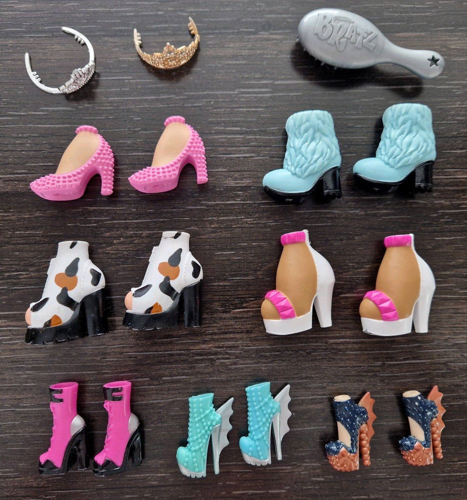 Bratz poppen accessoires: schoenen en borstel, Ophalen of Verzenden, Zo goed als nieuw, Overige typen
