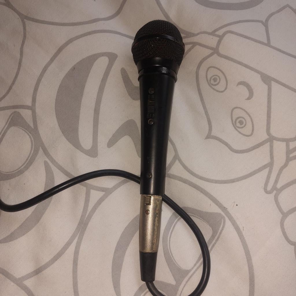 Zwarte bedrade microfoon  Dynamic Microphone 600 D- Gebruikt, Ophalen, Gebruikt, Zangmicrofoon