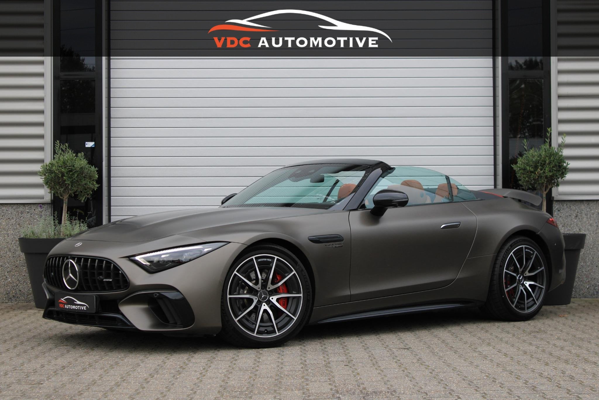 Mercedes-Benz SL-Klasse Roadster AMG 63 4MATIC+ Monzagrijs M, Auto's, Automaat, Dealer onderhouden, Verwarmde buitenspiegels, Gebruikt
