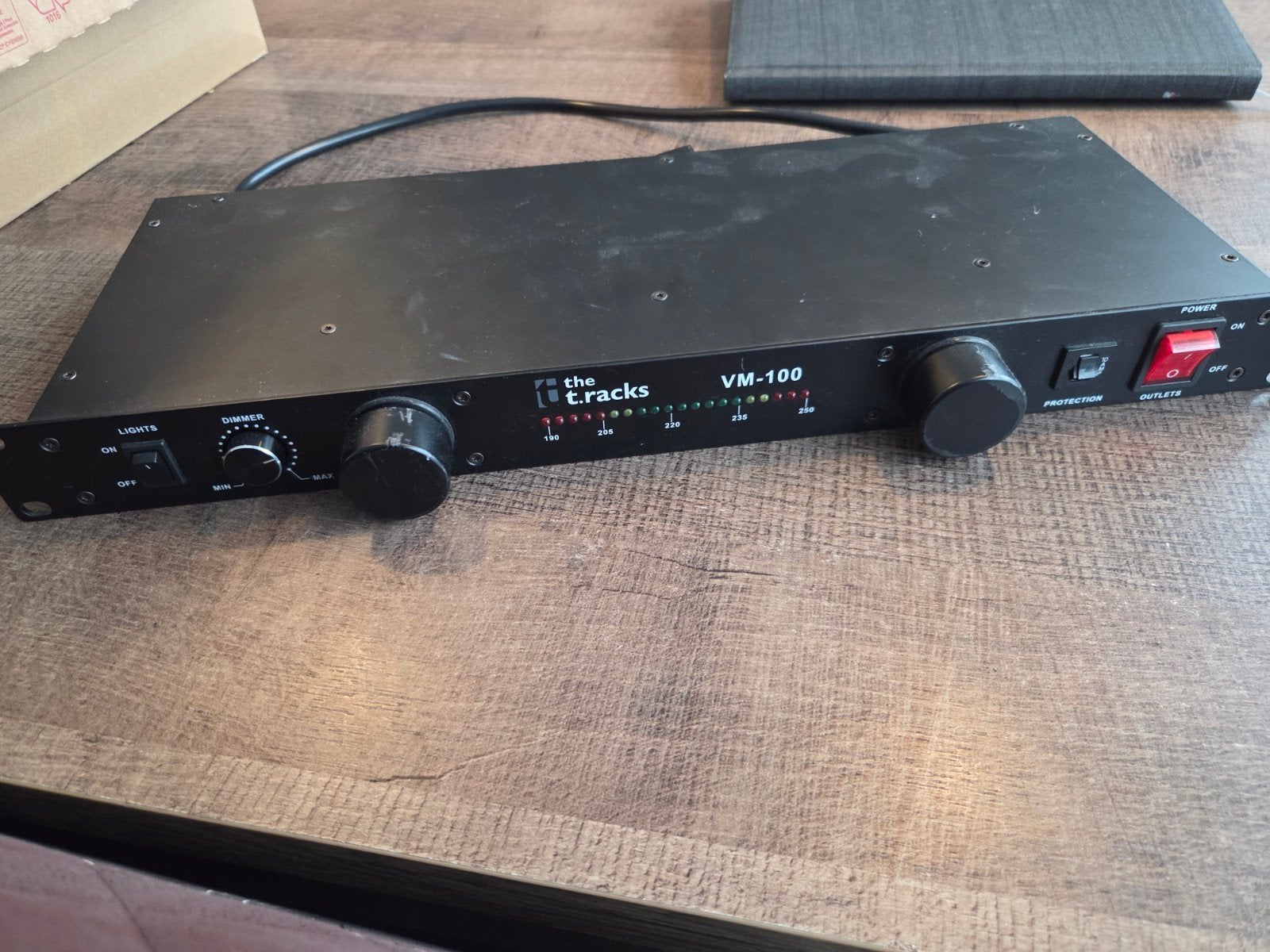 The t.racks VM-100 Spanningsmeter / Power Conditioner, Ophalen of Verzenden, Gebruikt, Audio