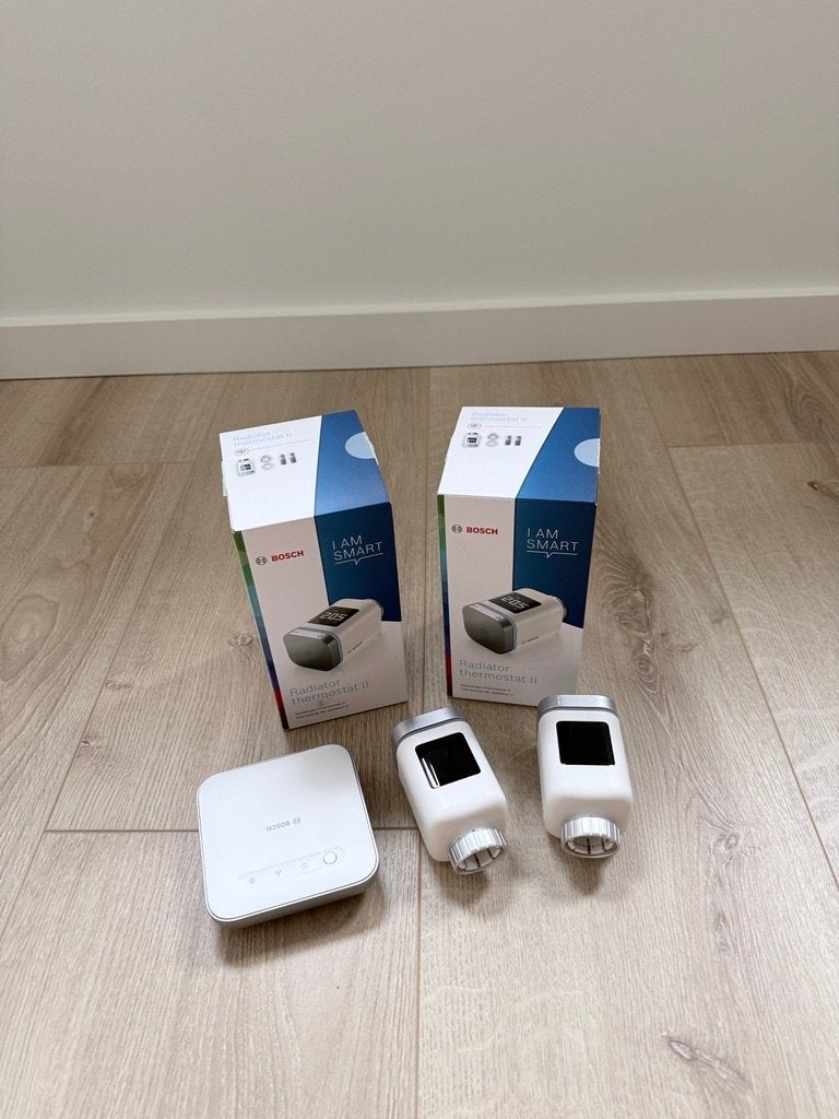 Bosch Smart Radiator Thermostat II + SmartHome Controller II, Doe-het-zelf en Verbouw, Verwarming en Radiatoren, 30 tot 80 cm