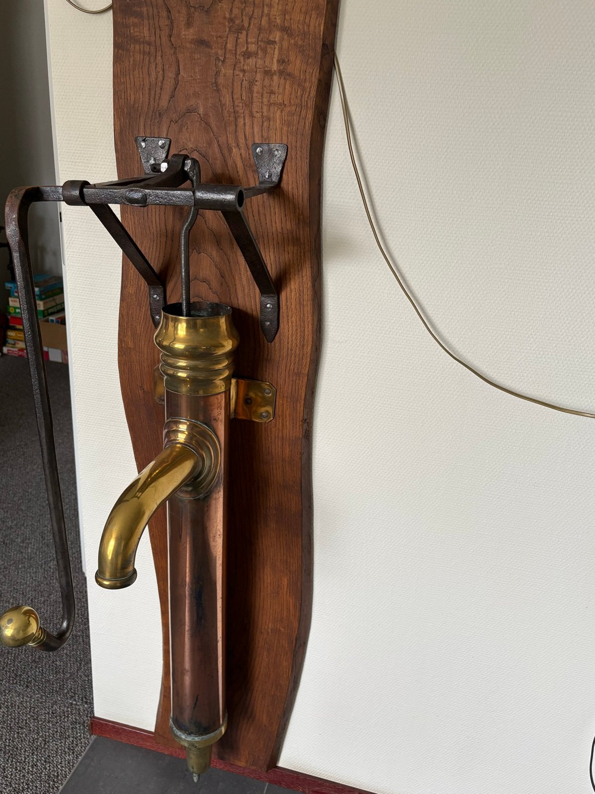 Antieke Waterpomp Decoratie - Koper en Hout, Ophalen of Verzenden
