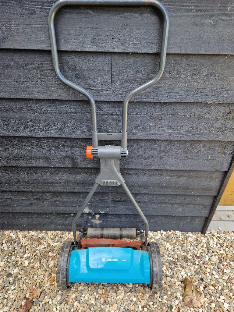 Gardena 330 hand grasmaaier, Tuin en Terras, Grasmaaiers, Ophalen, Handgrasmaaier, Zo goed als nieuw, 30 t/m 39 cm