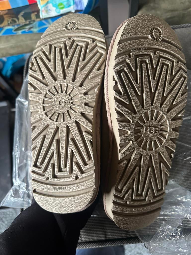 Uggs Tasman Uniseks Maat 38 - Comfortabele Pantoffels, Kleding | Dames, Schoenen, Ophalen of Verzenden, Zo goed als nieuw, Beige