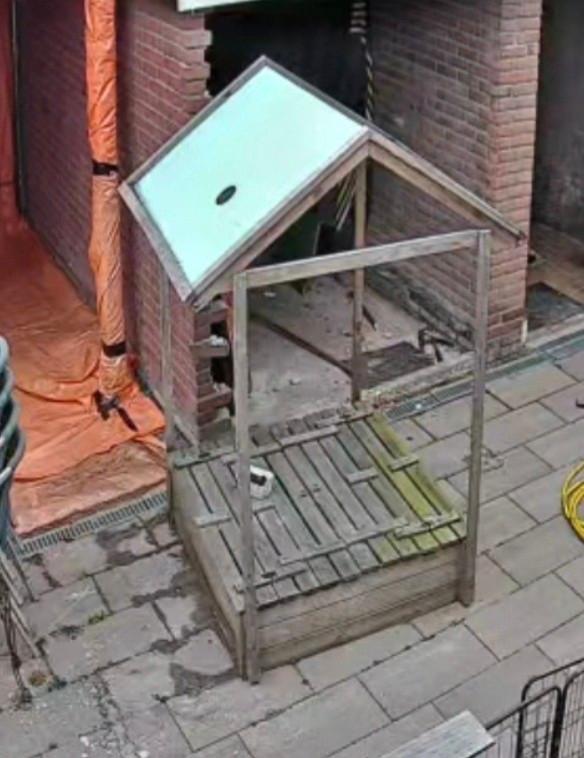 Houten zandbak met dakje en bankjes, Ophalen, Gebruikt