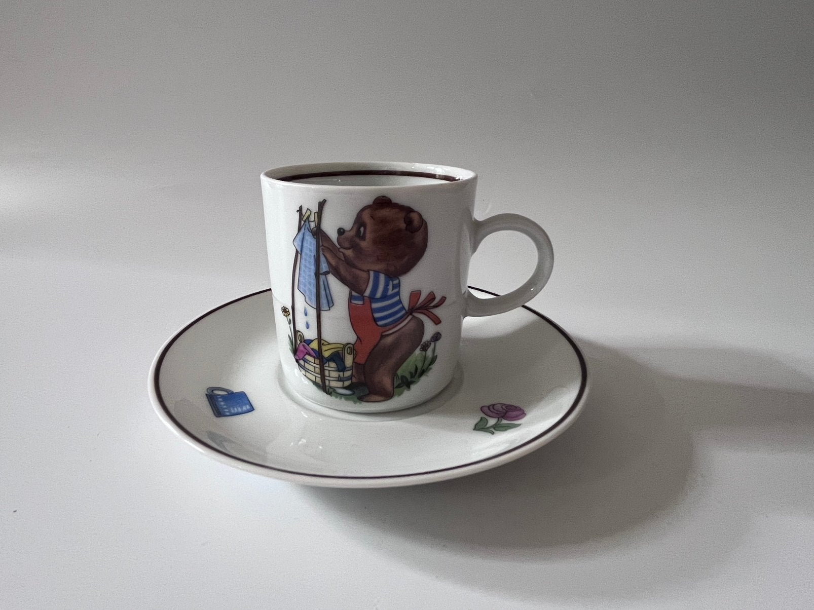 Vintage Tirschenreuth Bavaria kop en schotel: beertje/was, Antiek en Kunst, Antiek | Servies los, Ophalen of Verzenden