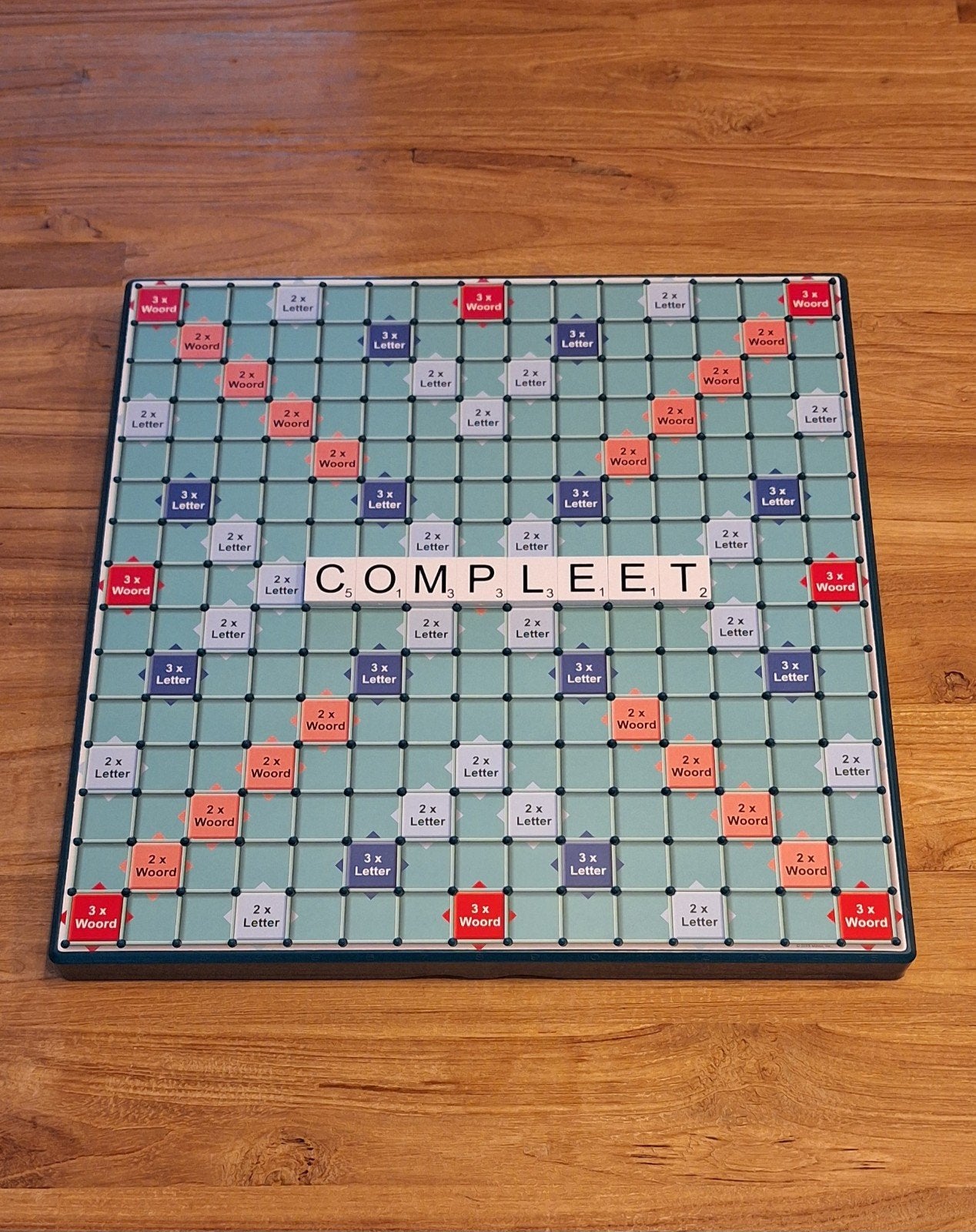 Scrabble XL (Megableu) – Spel is als NIEUW, Drie of vier spelers, Ophalen of Verzenden, Zo goed als nieuw, Megableu