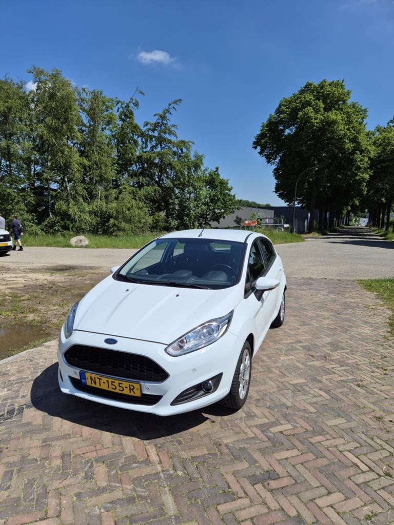 Ford Fiësta 1.0 59KW/80PK 5D 2017 Wit, Auto's, Voorwielaandrijving, 40 €/maand, 525 kg, Origineel Nederlands