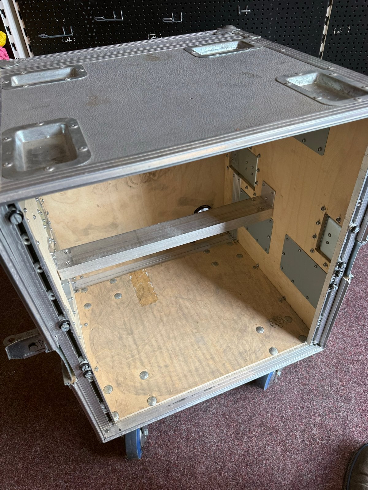 Flightcase met wielen - AAFROCK CASES Keulen 19 inch rack, Muziek en Instrumenten, Behuizingen en Koffers, Ophalen, Gebruikt, Overige instrumenten