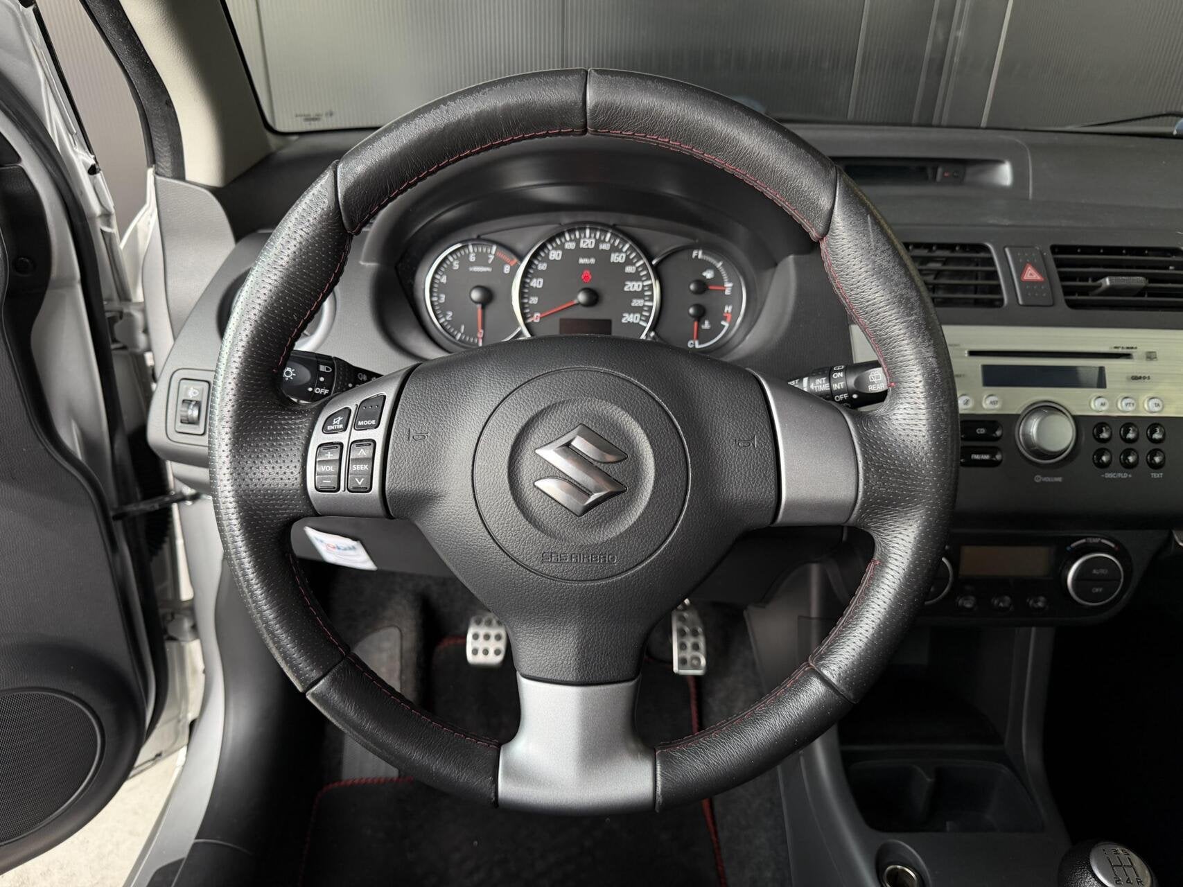 SUZUKI SWIFT 1.6 SPORT 125ch - JANTES 17" - SIÈGES SPORT - CLIMATISATION AUTOMATIQUE - DÉMARRAGE SANS CLÉ - AILERON