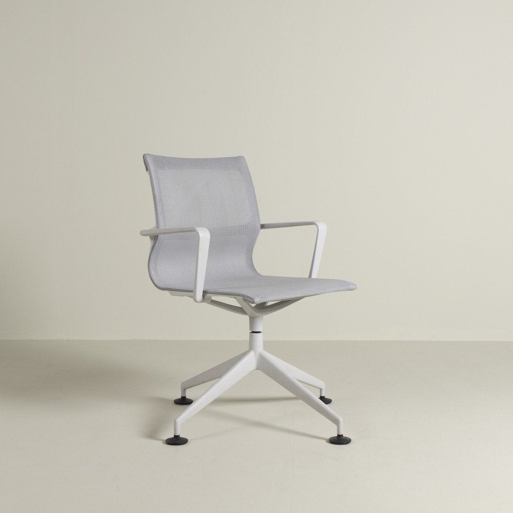 Vitra Physix Conference Stoel Lichtgrijs Netweave - Soft Gre, Huis en Inrichting, Vitra, Zo goed als nieuw, Niet ingevuld, Niet ingevuld