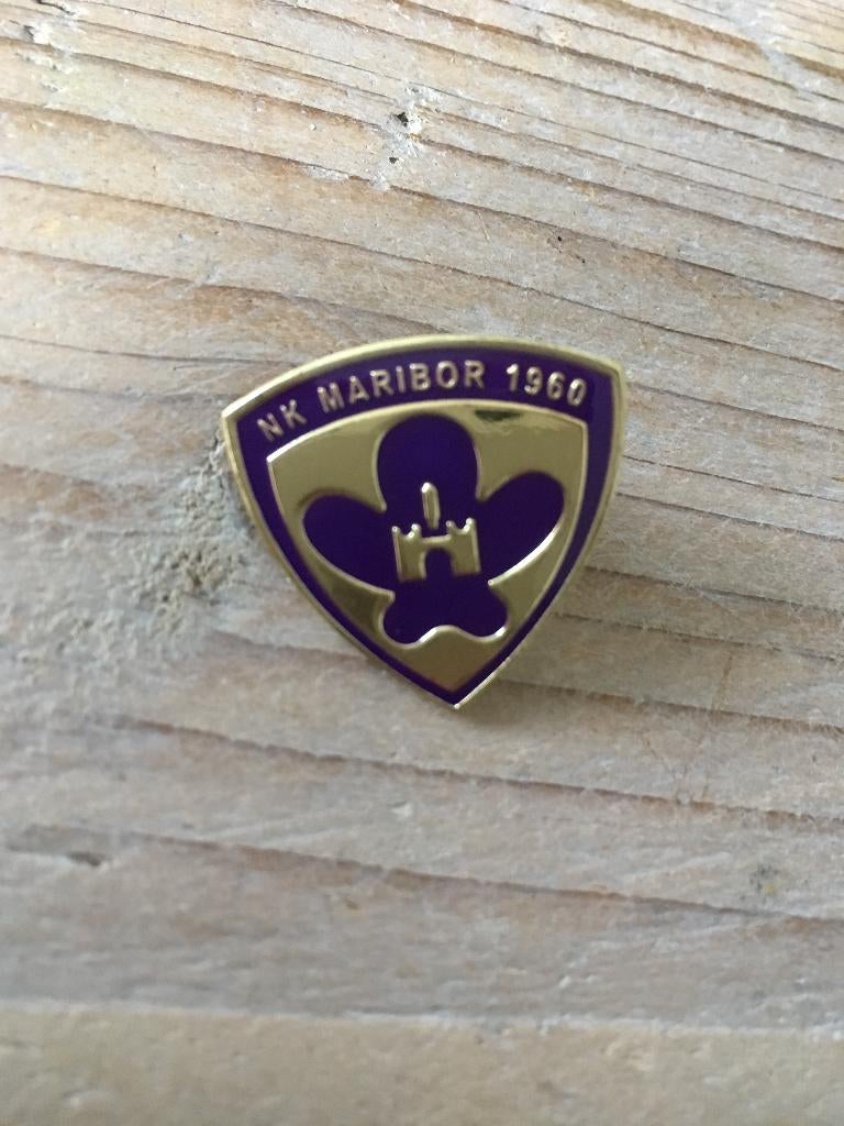 Voetbal pin / speldje Maribor, Ophalen of Verzenden, Zo goed als nieuw, Sport