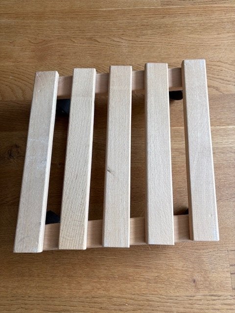 Plantenroller 28x28 cm voor €5.00, Ophalen, Gebruikt, Beige, Hout