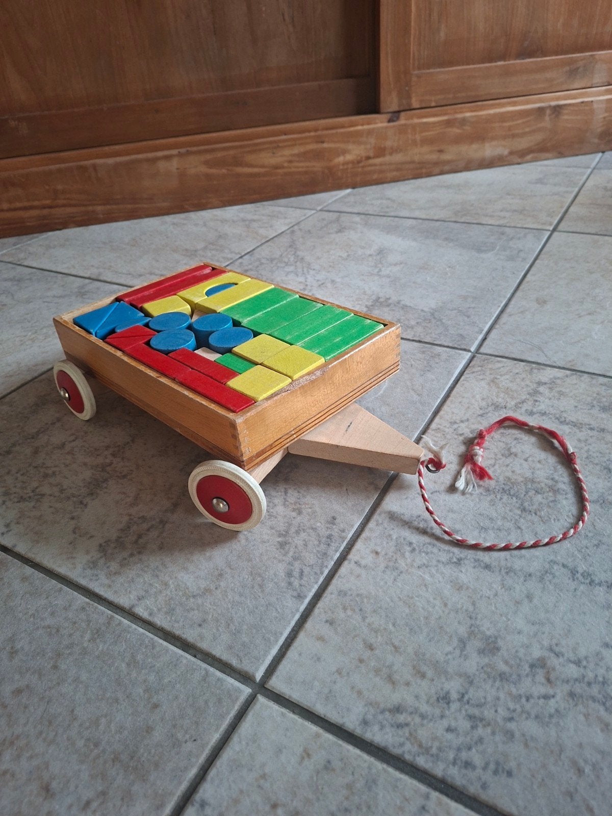 houten trekkar met blokken, Ophalen, Gebruikt