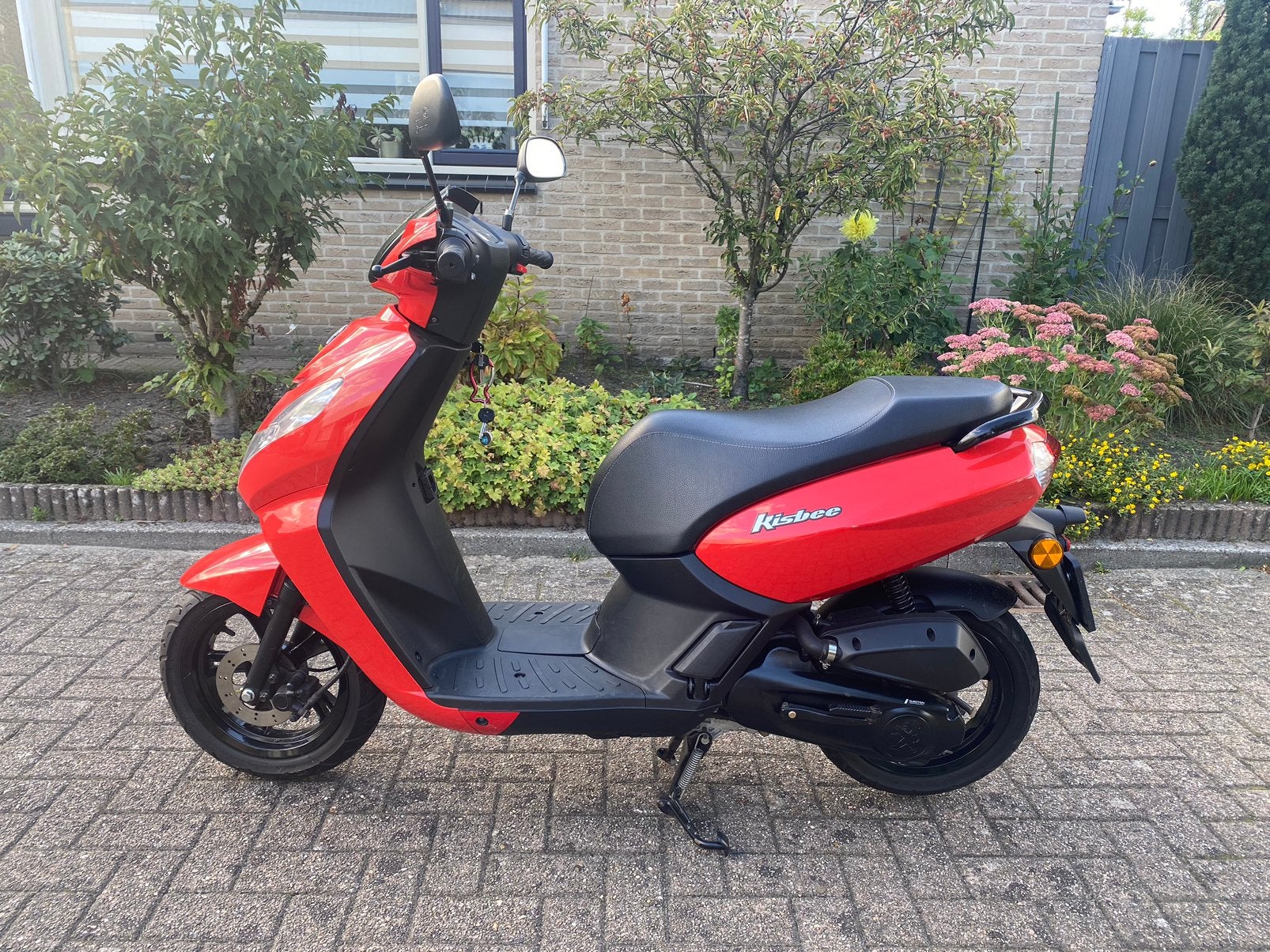 Foto 2 van Peugeot Kisbee 4T bj 2019 / 6224 kms / geel kenteken