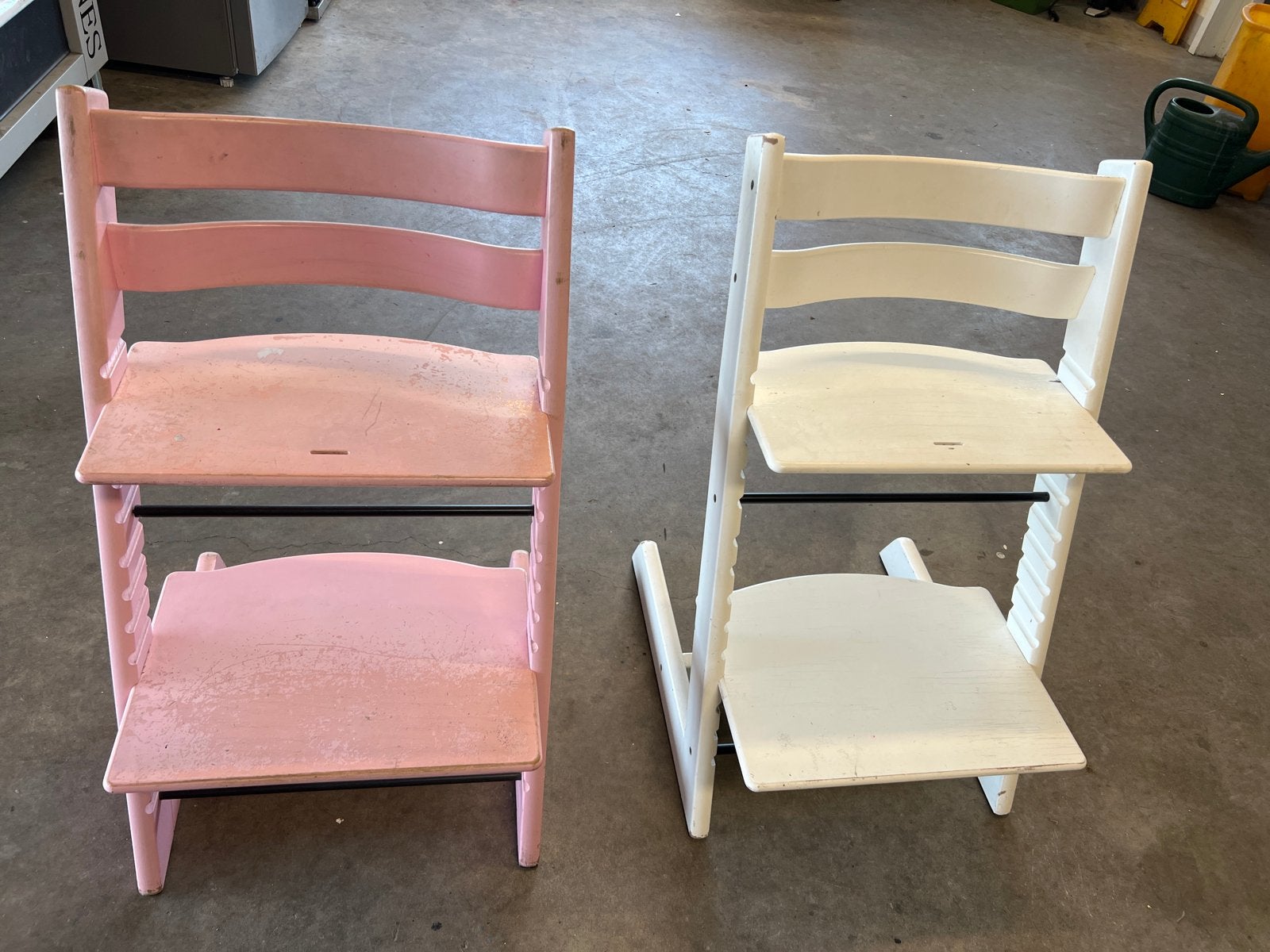 Stokke Trip Trap stoel (roze en wit), Kinderen en Baby's, Kinderstoelen, Ophalen, Gebruikt, Meegroeistoel, Aanschuifbaar