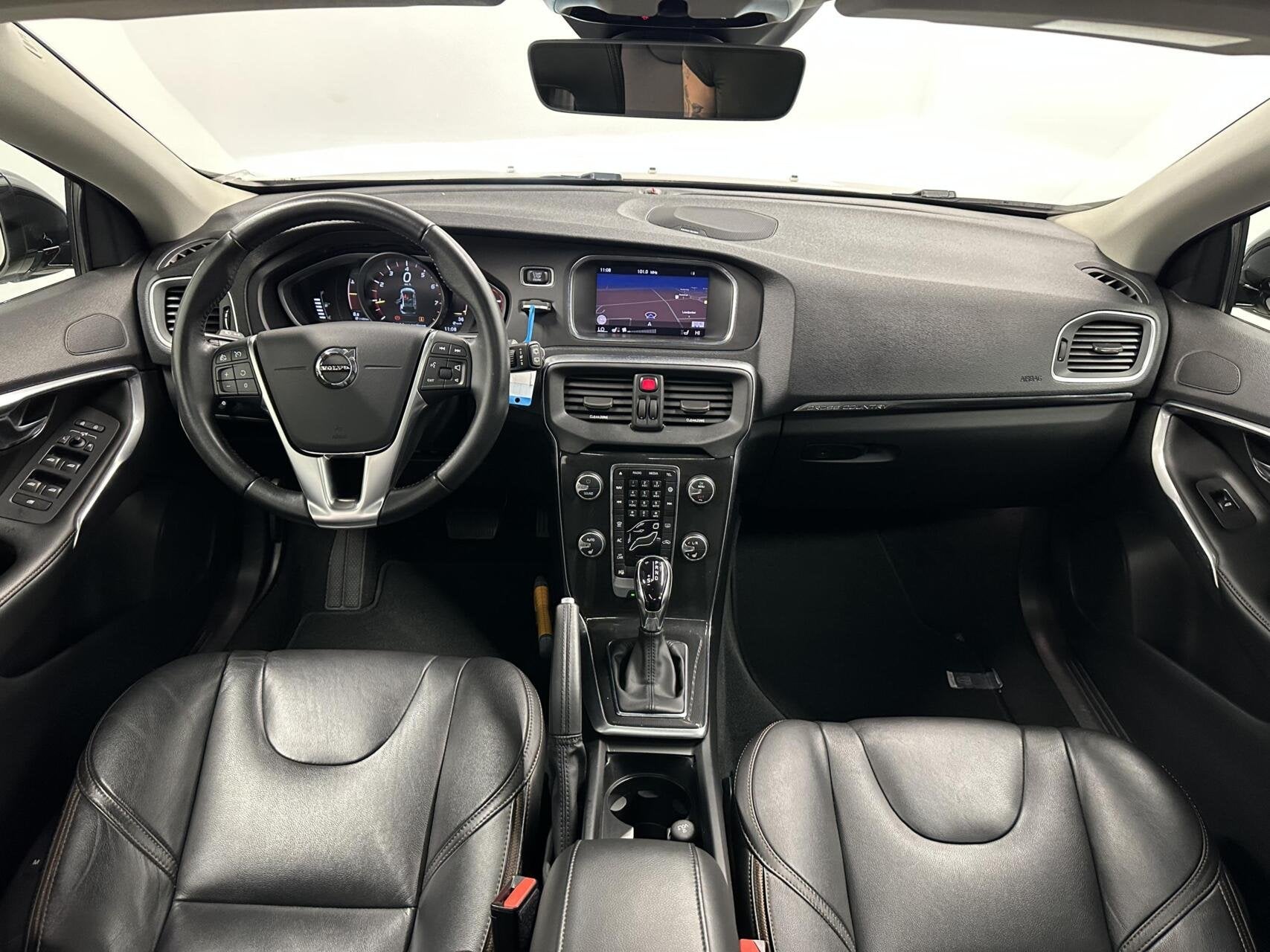 Volvo V40 Cross Country 1.5 T3 Polar+ Luxury LEER PANO NAVI, 4 cilinders, Automatische klimaatregeling, 152 pk, Autotrust